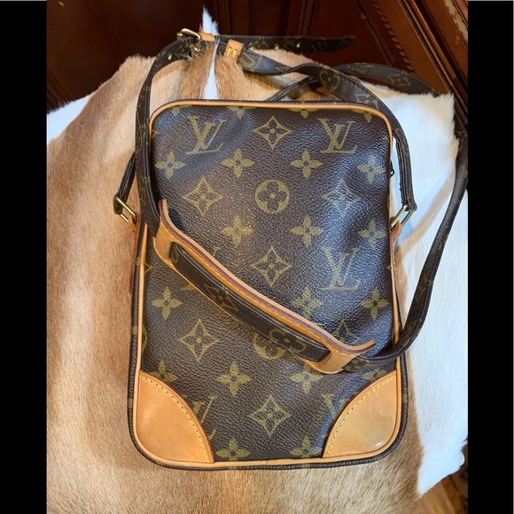 -❌SOLD LV DANUBE ☦️BODY SUPER TRENDY FAB EUC… - Picture 6 of 15